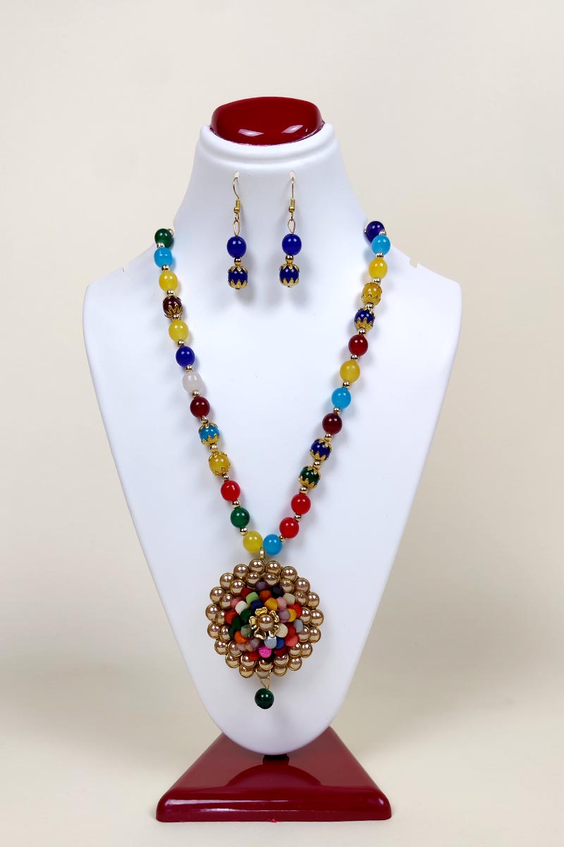 Multi Color Neckpiece Pearl Plated Work Pendant And  Beaded Chains And With A Pair Of Dangle Earrings Mc252634