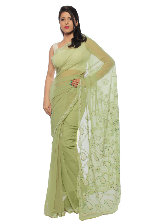 The wonderful Annu Antony rocking our green linen saree with a high  collared white blouse. Doesn't she look m… | White collared blouse, Blouse  designs, White blouse